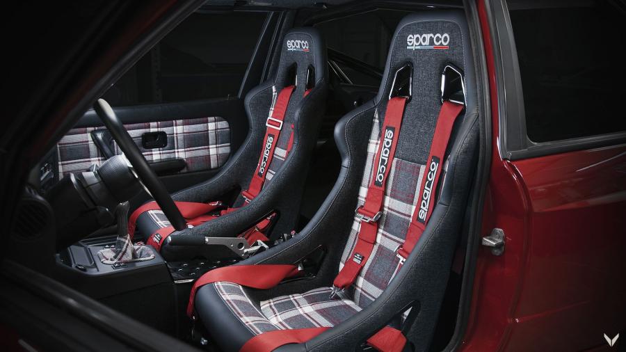 Интерьер BMW M3 by Vilner (E30) 2018 года  (фото 20 из 25)